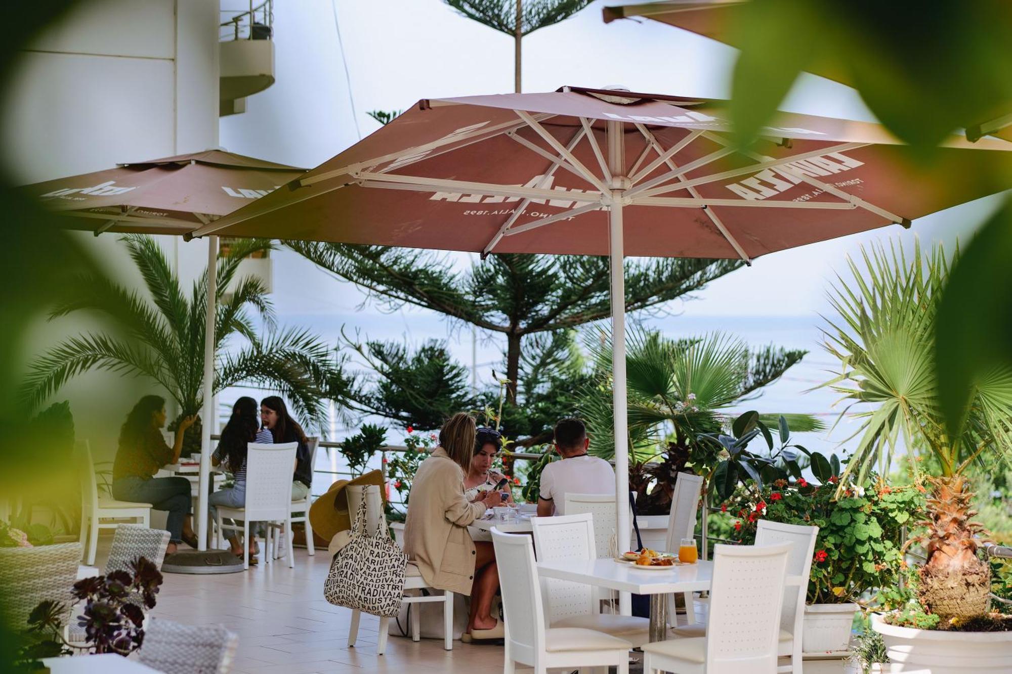 Hotel Oasis Sarandë 외부 사진