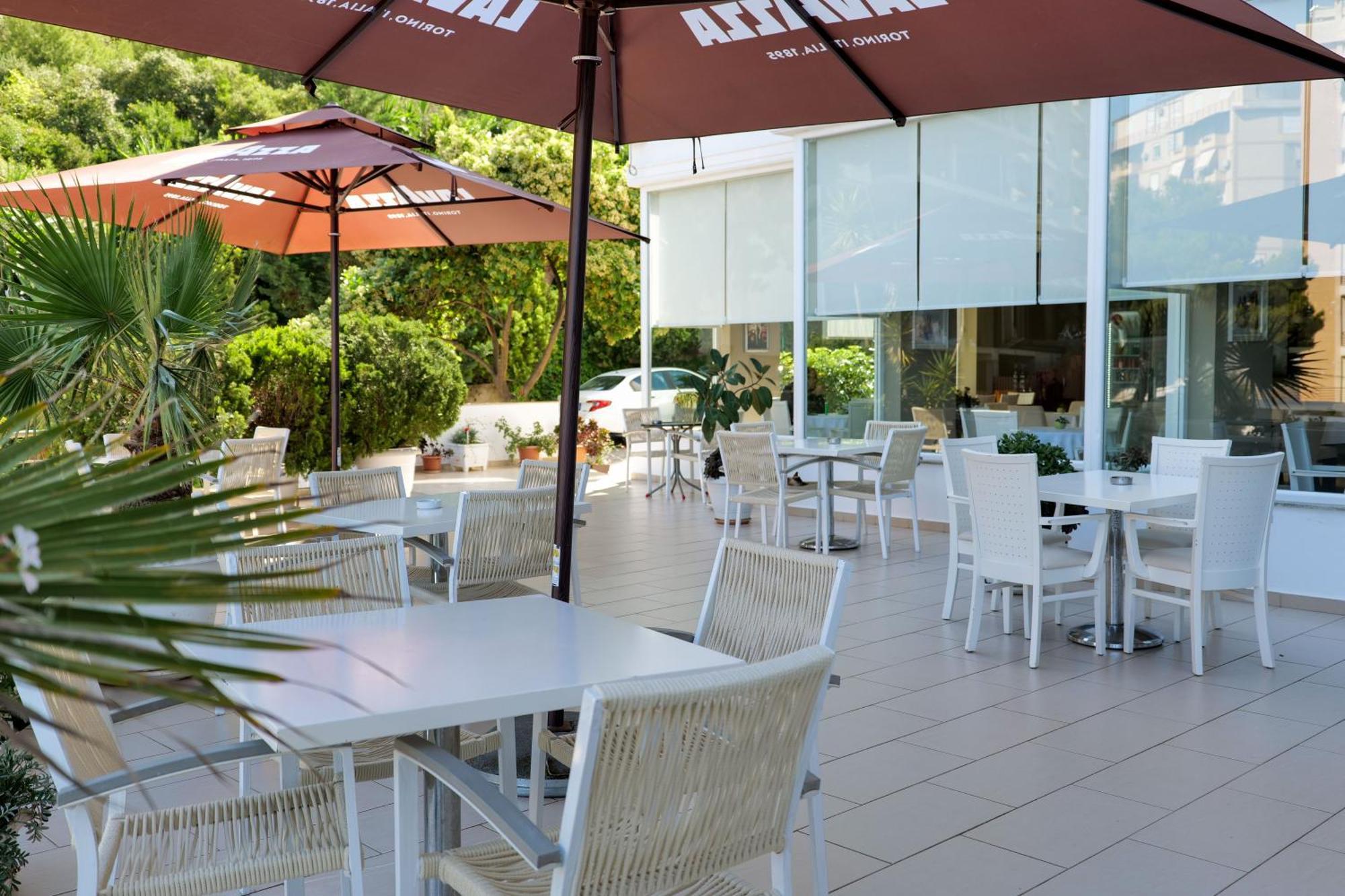 Hotel Oasis Sarandë 외부 사진